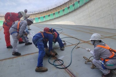 天氣太熱? 化工建設者堅持“向前沖”
